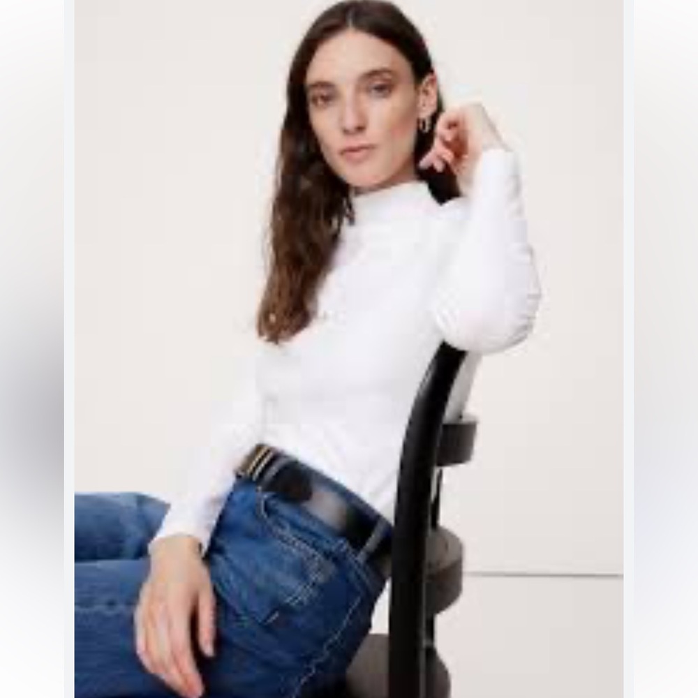 Banana Republic Refined Cream Soft Knit Turtleneck Top 🆕